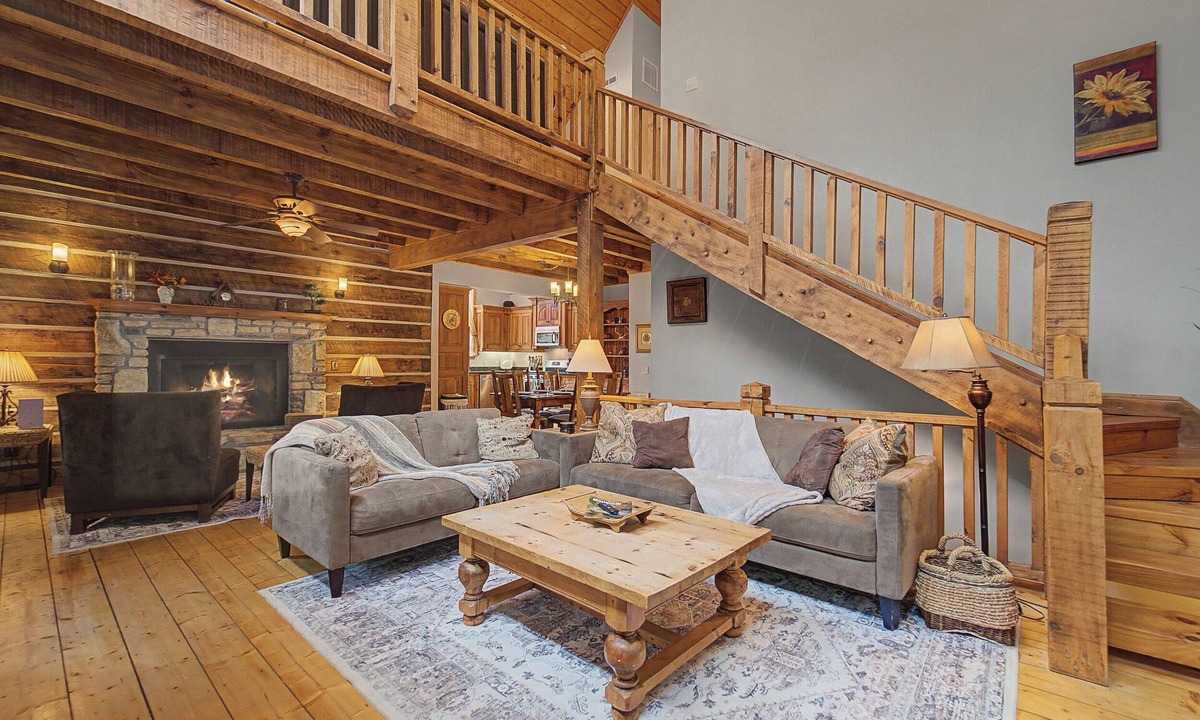 Franklin Cottage | Hot Tub, Pool Table! Luxury Log Cabin in Franklin