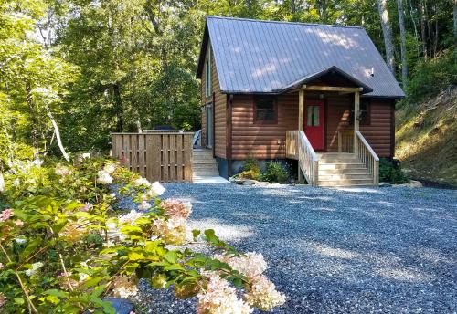 Bryson City House | Hot Tub & Views: Charming Bryson City Cabin!