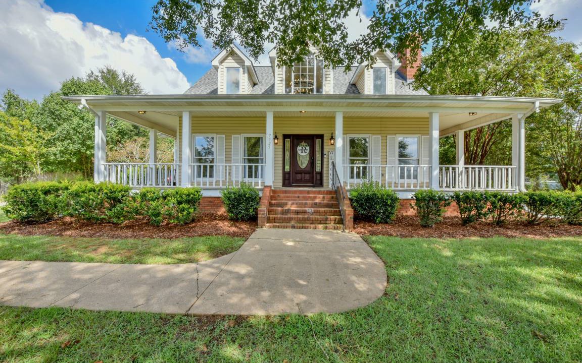 Taylorville House | House ∙ 4 bedrooms ∙ 12 guests