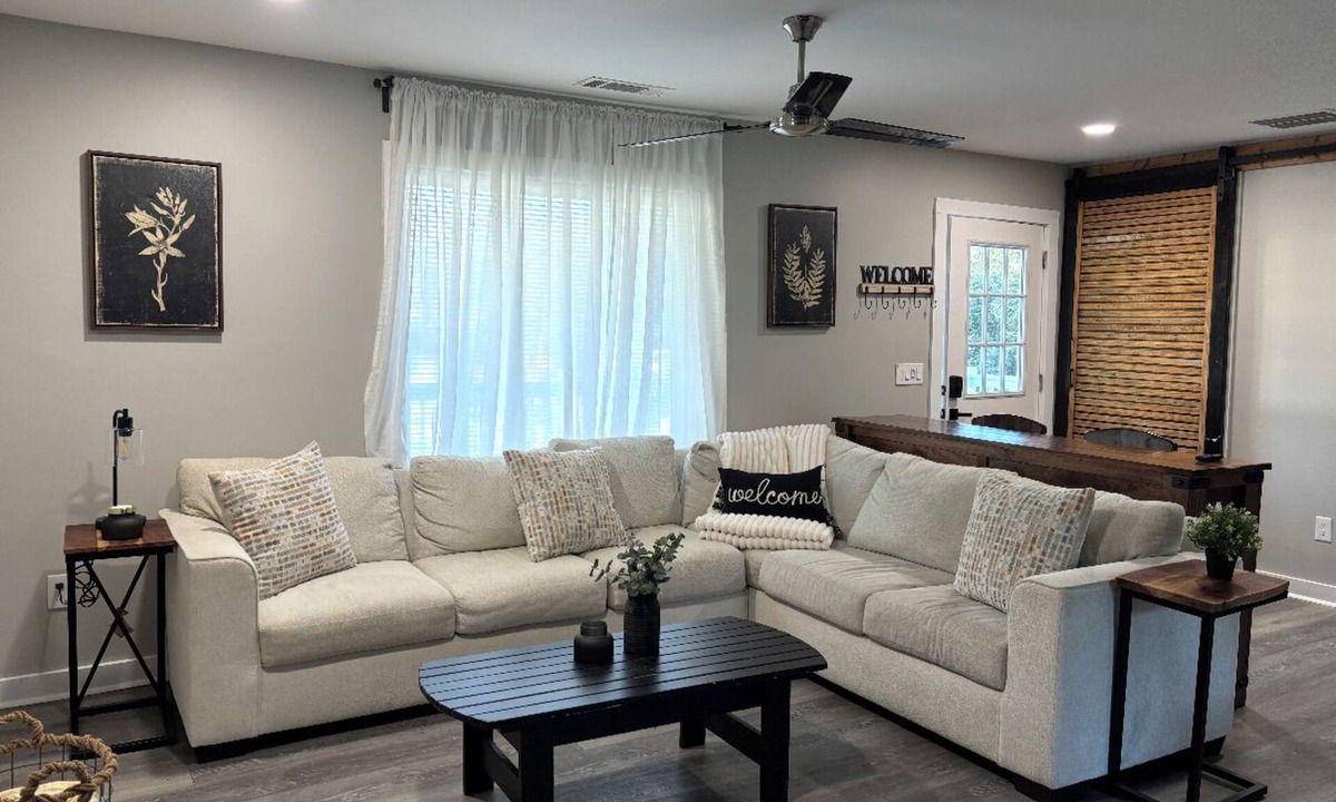 Stone Mountain House | House close to Stone Mountain