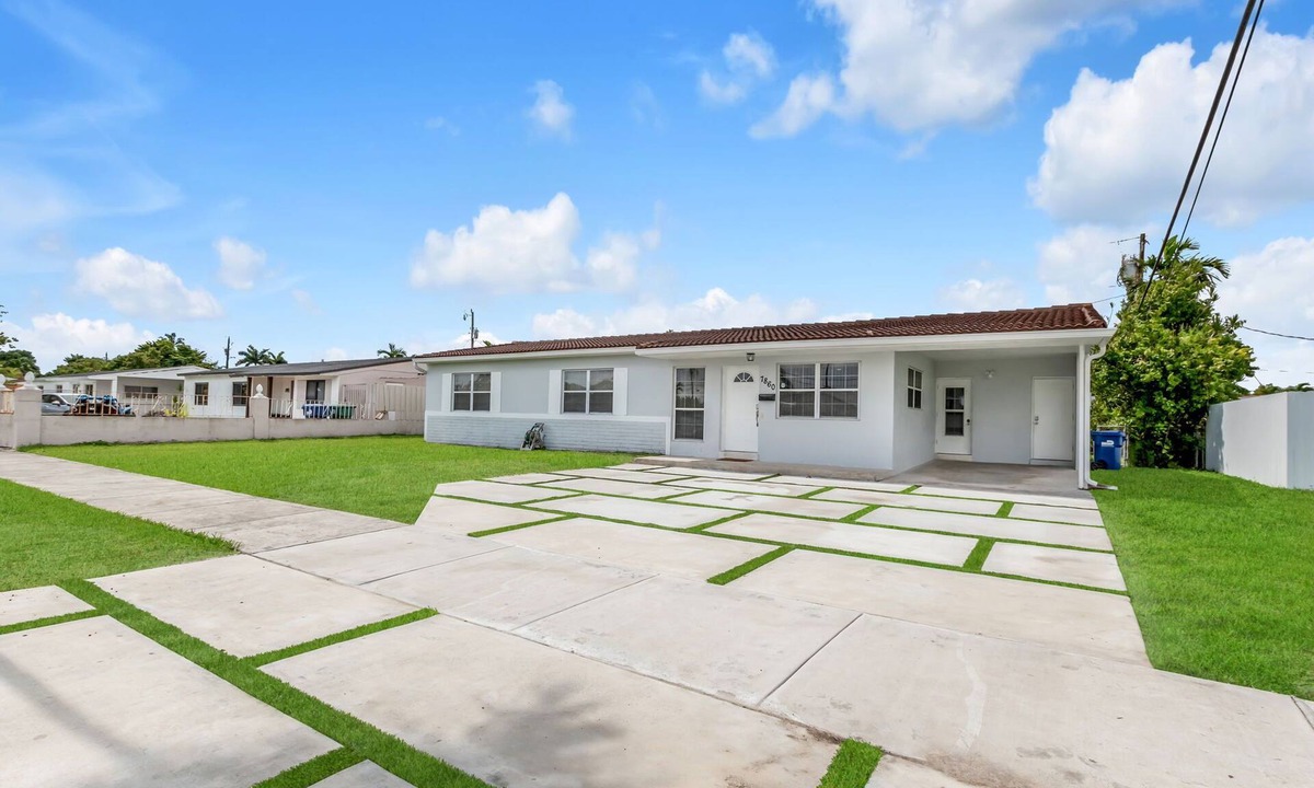 Westchester House | House is 15 min from anywhere. Miami Children Hospital, 8 miles MIA