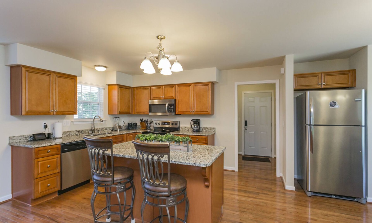 Eighth Avenue House | Huge Home for Groups 7min to Downtown