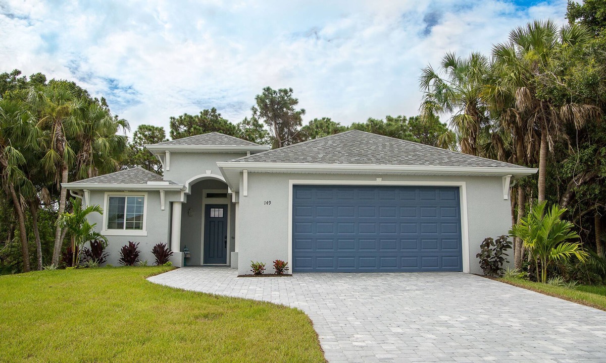 Rotonda Lakes House | Hummingbird Hideaways . 3BR, 2BA with heated, saltwater pool