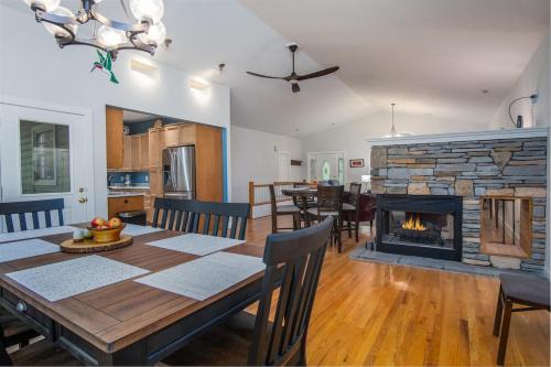 Brevard House | Hummingbird Hideaway · Hummingbird Hideaway in Connestee Falls