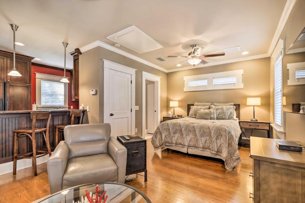 Historic Hyde Park North Apartment | Hyde Park Luxury Studio with Prime Location!