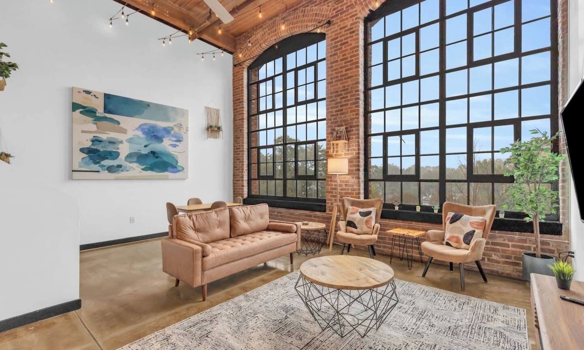 Arcadia Apartment | Ideal for long stays w/2 king beds, gym & pool