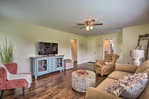 Athens House | Idyllic Getaway w/Deck ~ 4 Mi to Dtwn Athens