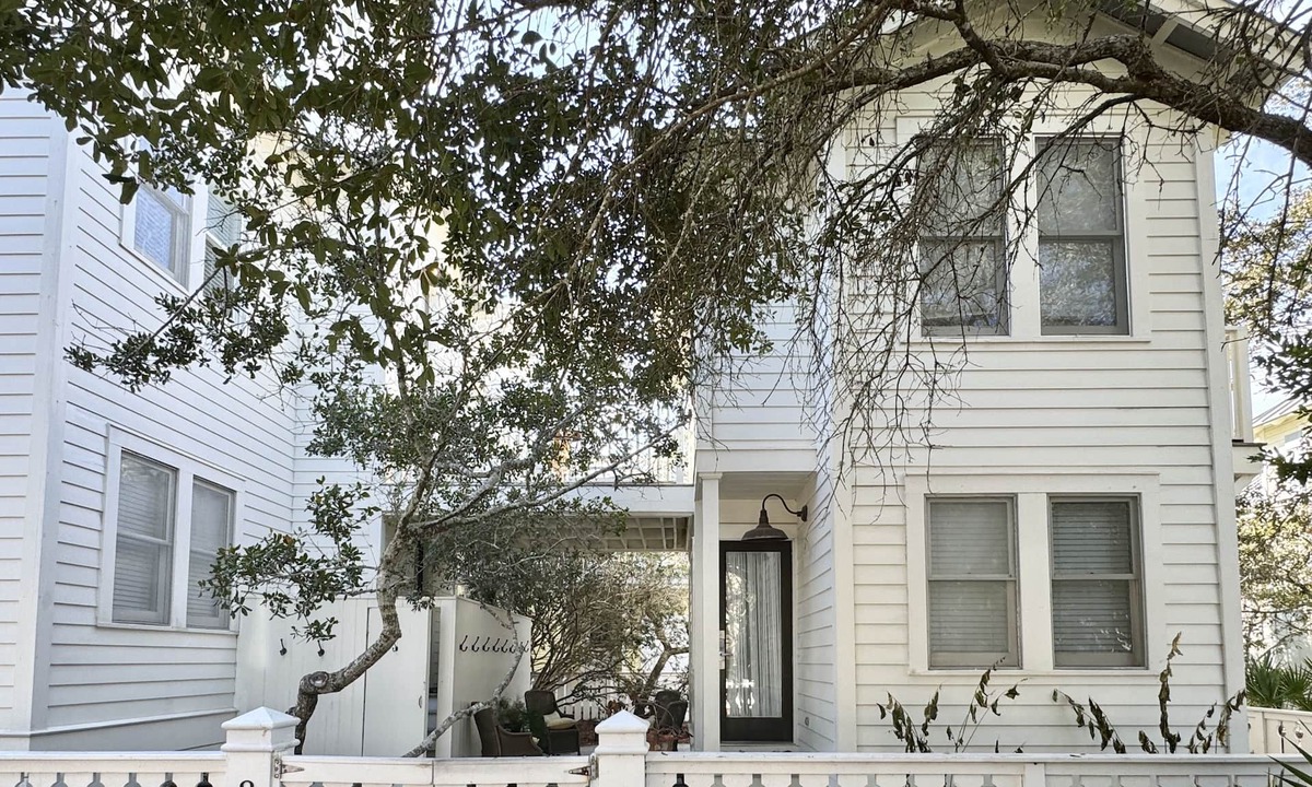 Seaside House | In Seaside, Across From West Side Pool, Guest House, Location + 2 Bikes!