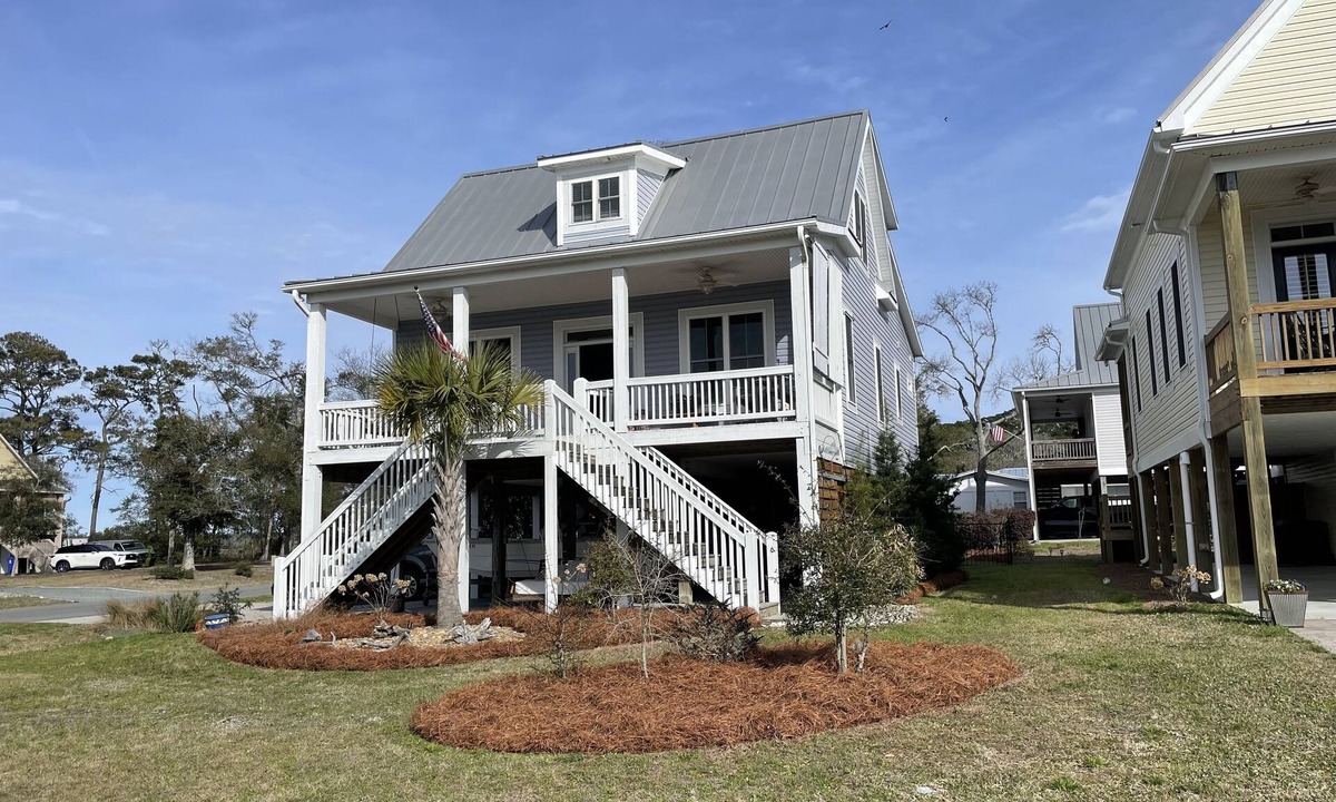 Tranquil Harbour House | Inner Coastal Views, dog friendly with sunsets galore, steps away from beach!