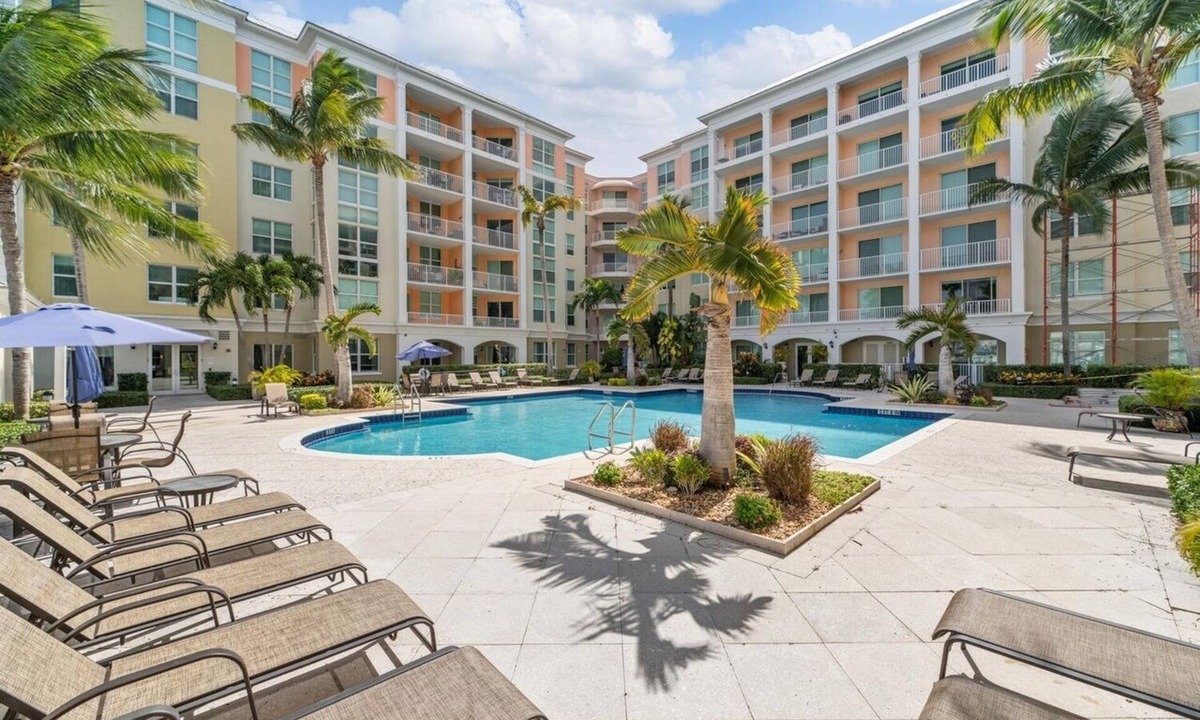 Lantana Condo | Intercoastal Resort Style Living 2/2 Condo