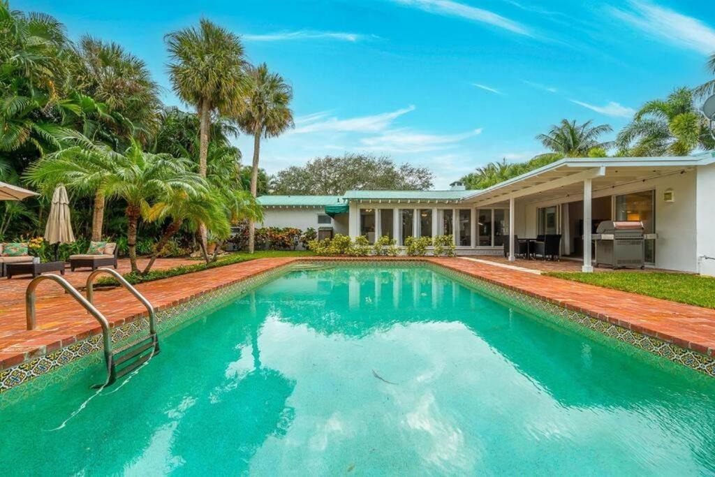 Southside Apartment | Intracoastal Paradise Walking Distance to Beach!
