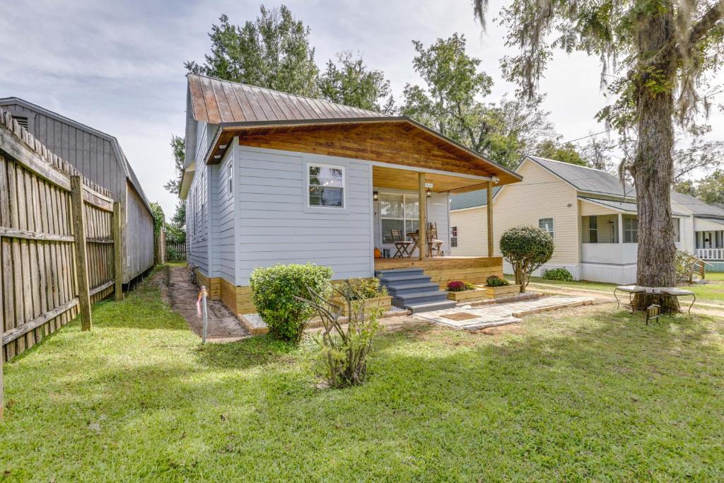Quincy House | Inviting Quincy Cottage Walk to Historic Downtown