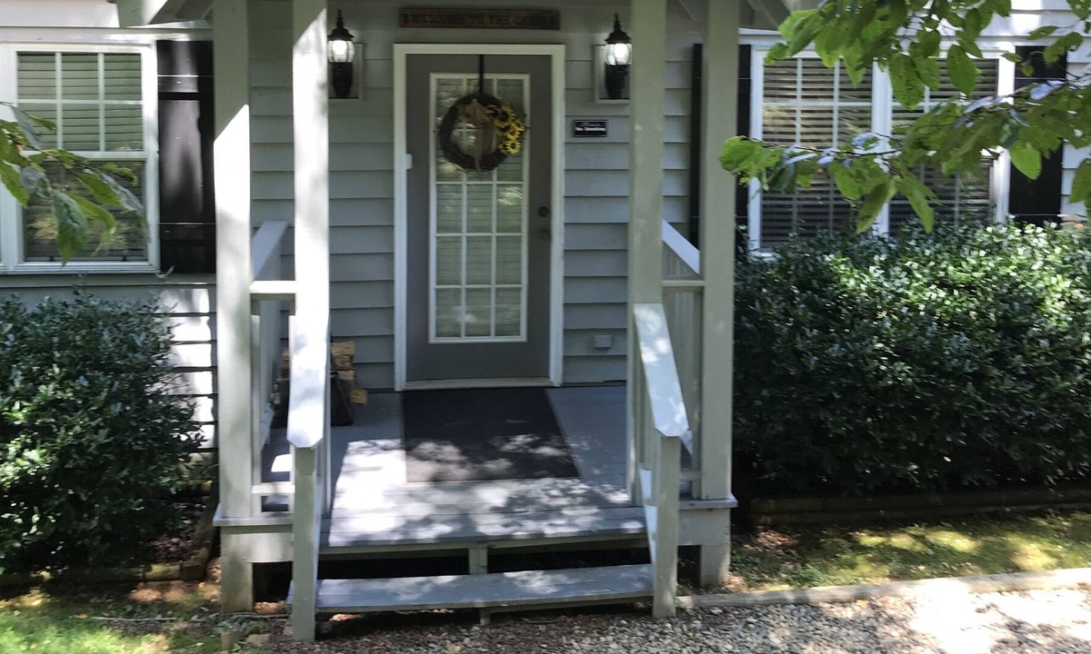 Blairsville Cabin | Iris Cabin - Quaint & Cozy Cabin in Blairsville by RedAwning