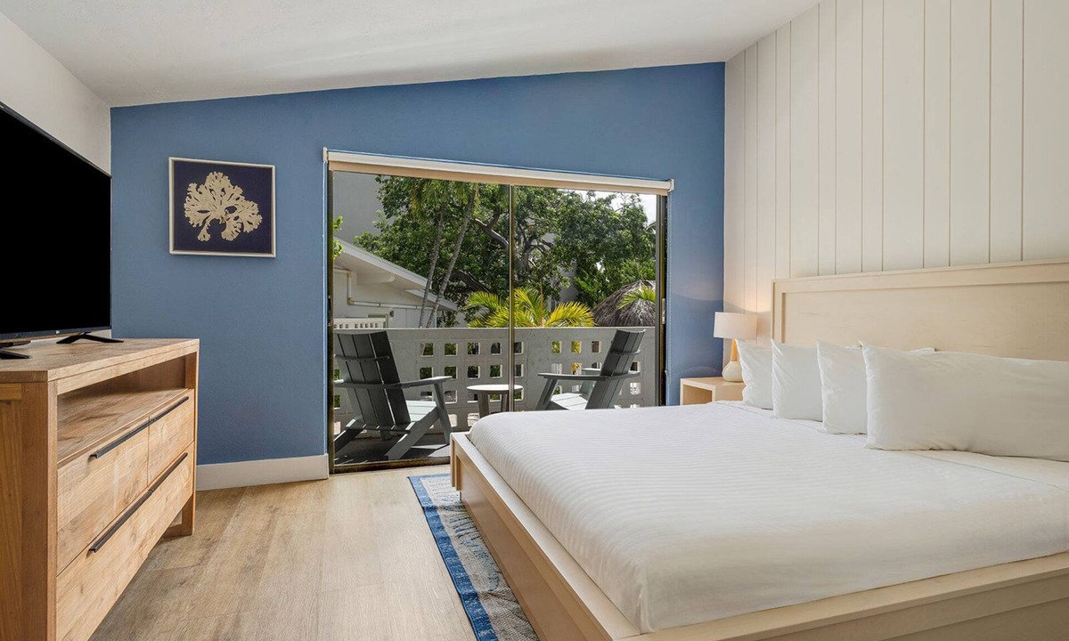 Islamorada Hotel | Islamorada Retreat | Villa Stay | Free Breakfast and Parking | Pool Access