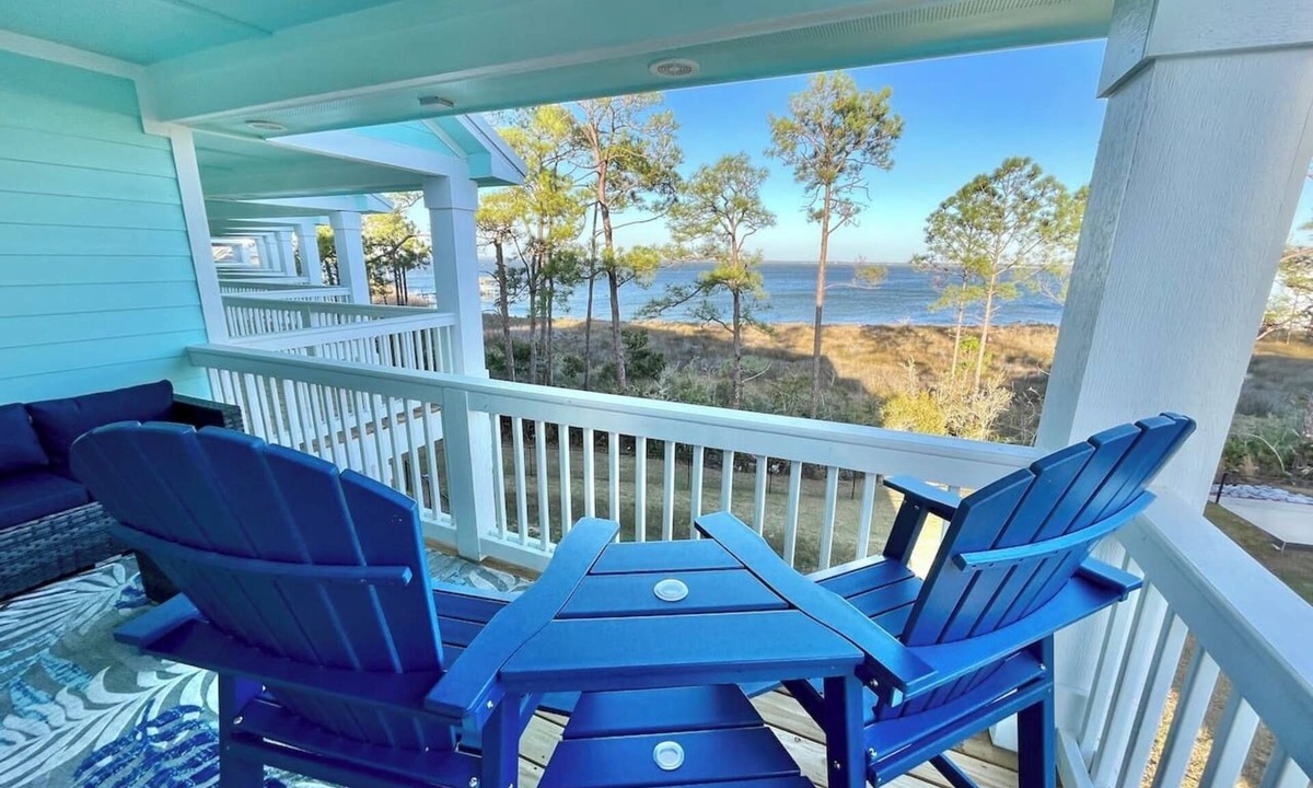 Innerarity Townhomes House | Island Oasis: Beautiful Bay View, 2 Kayaks & Pool!
