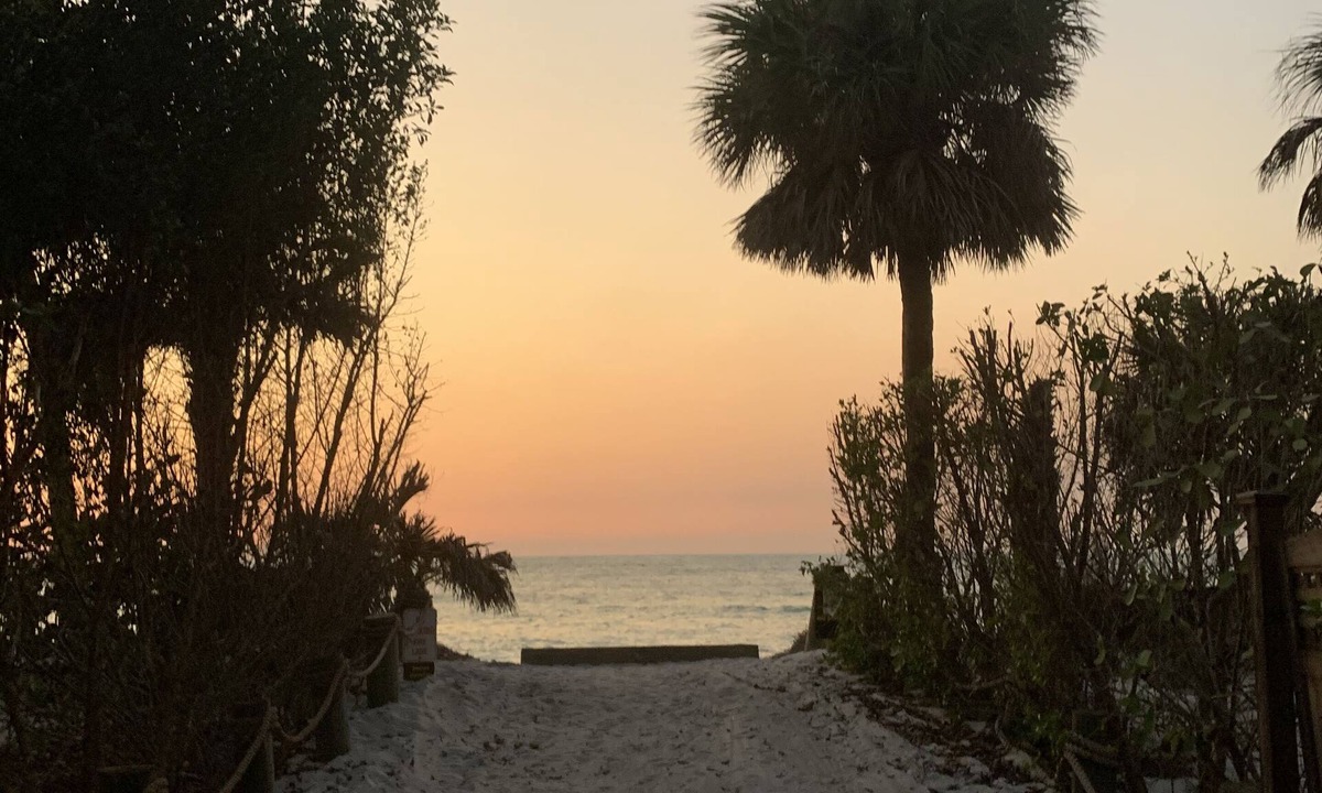Jose's Hideaway House | Island Paradise: Steps to Private Gulf Beaches, Pools, Hot Tub & Golf Cart ALL
