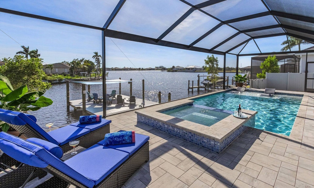 Burnt Store House | It's a GOLD RUSH! Paddleboard, Kayak, Saltwater Pool & Spa - Villa Sea'n Coastal View - Roelens