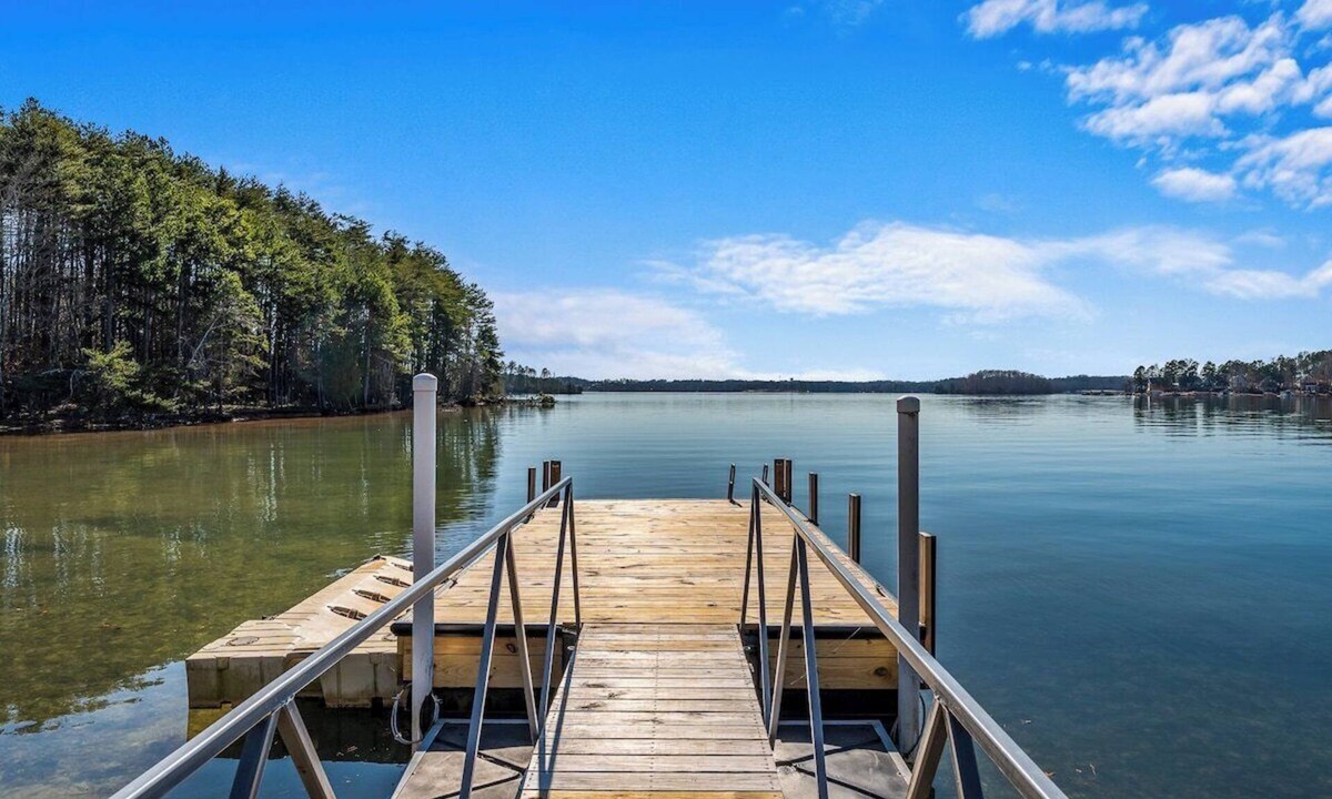 Seneca House | Kate's Kayak Cove on Lake Keowee!