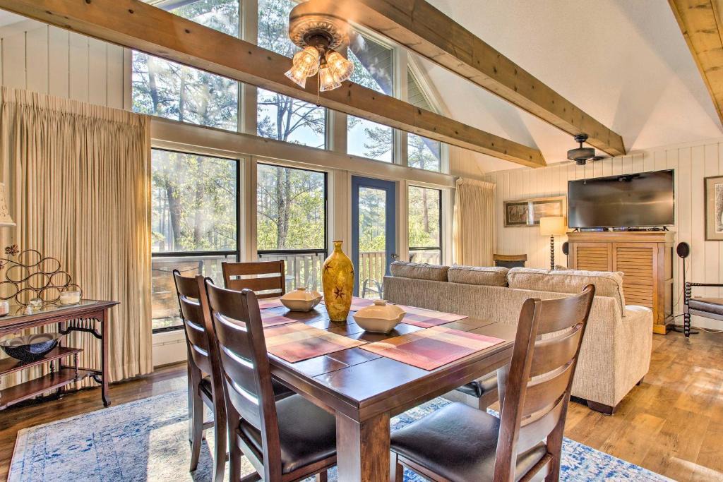 Salem House | Keowee Keys Home w/Mountains View & Lake Access!