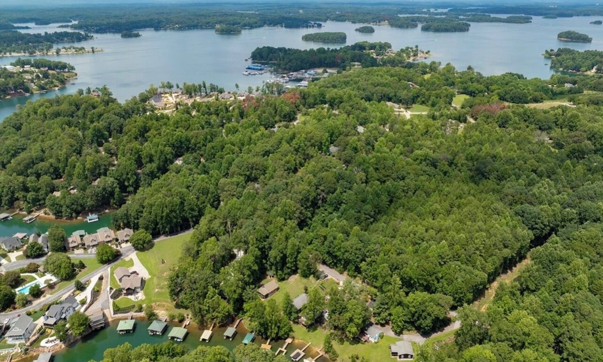 Seneca House | Keoweenie Lake Side Cottage