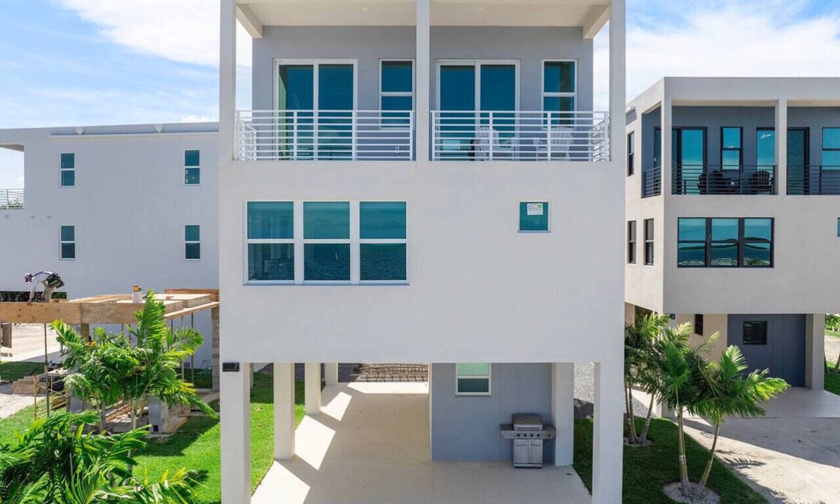 Tavernier House | Key Largo Oasis Oceanfront with Pool & Hot Tub