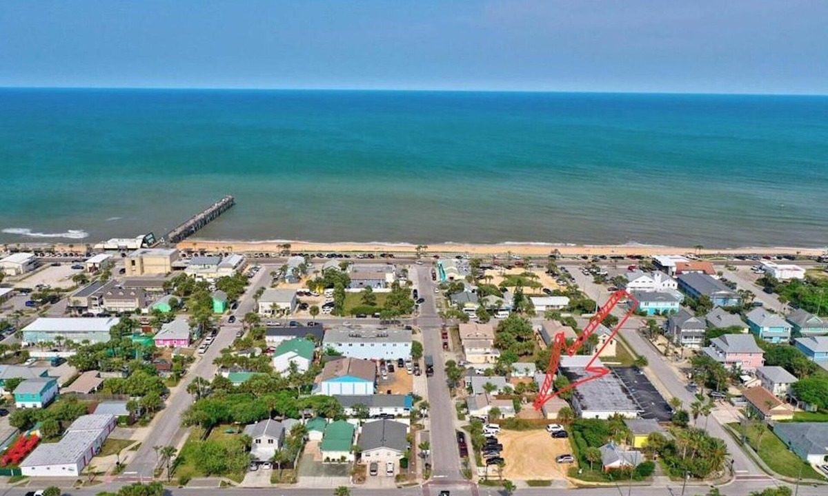 Flagler Beach Cottage | Key Lime Cottage - Updated - 1 Minute Walk to Beach & Pier