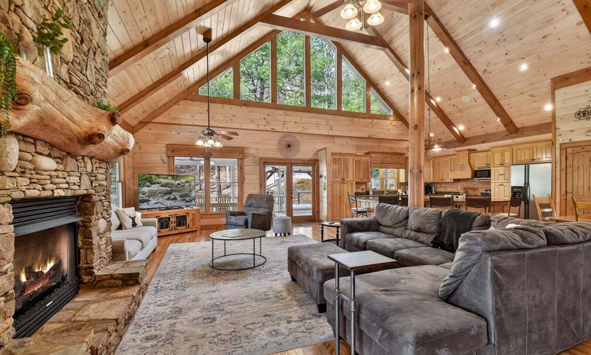 Cherry Log Cabin | Kick Aska Lodge・Hot Tub・Firepit・Game Room・Secluded