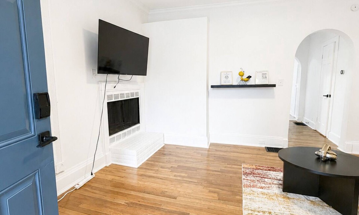 Belvedere Park House | King Bed Pet Friendly Decatur Stay