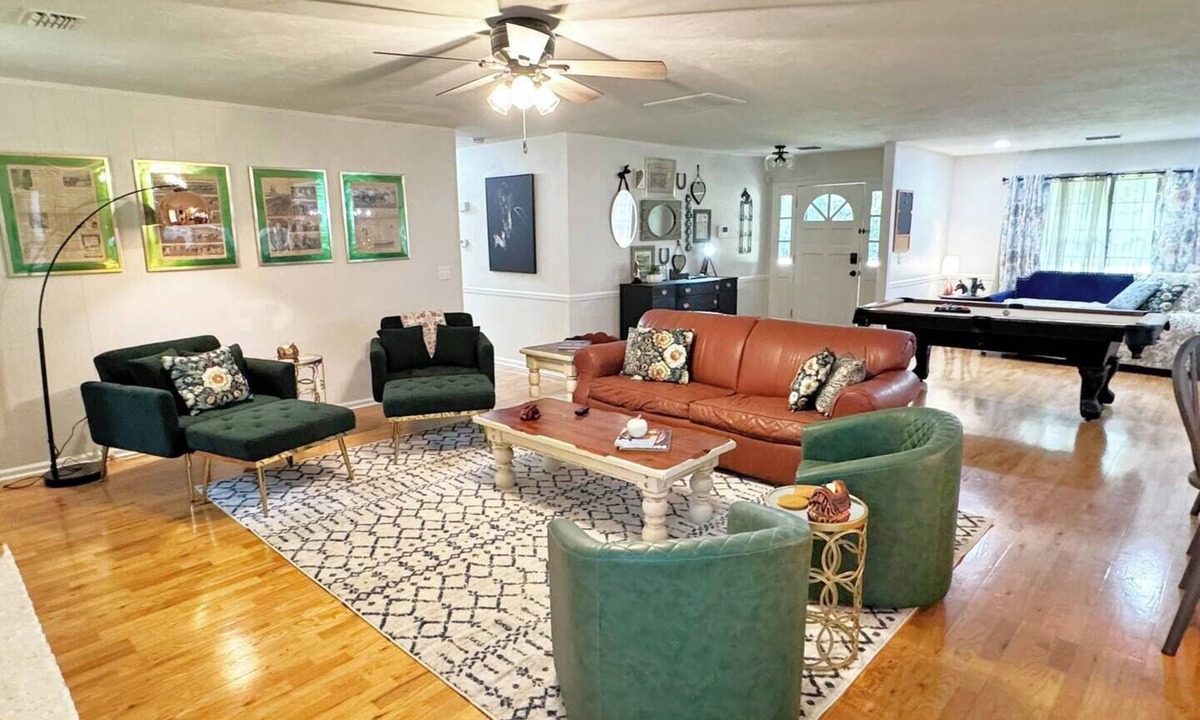 Tallahassee House | King Bed-Pets -Quiet-Huge fence Yrd