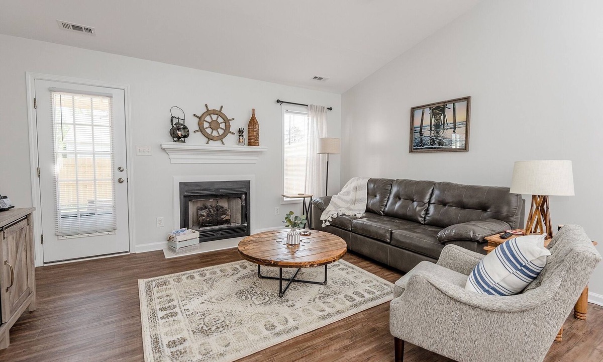Havelock House | Kobe Cabana a Tastefully decorated duplex - Near MCAS Cherry Point – VERY CLEAN!