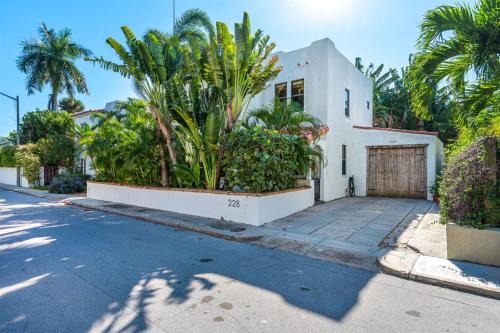 Southside House | La Casa Bonita 1925 Spanish Style Villa near Beach!