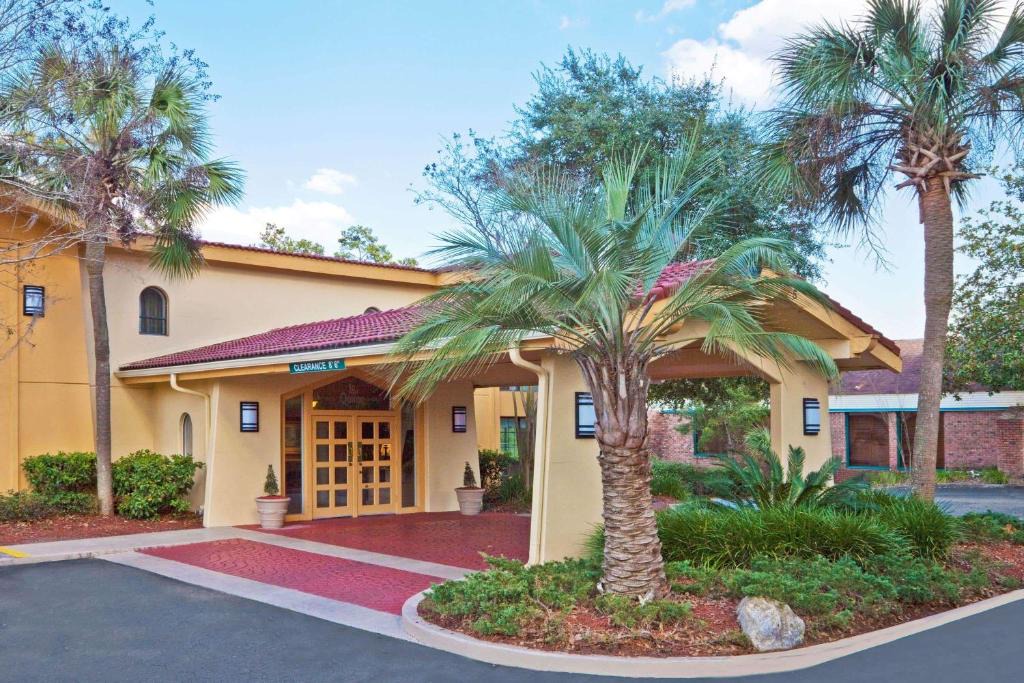 Tallahassee Hotel | La Quinta Inn by Wyndham Tallahassee North