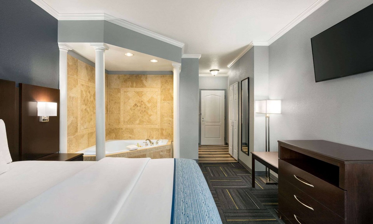 Dublin Hotel | La Quinta Inn & Suites by Wyndham Dublin