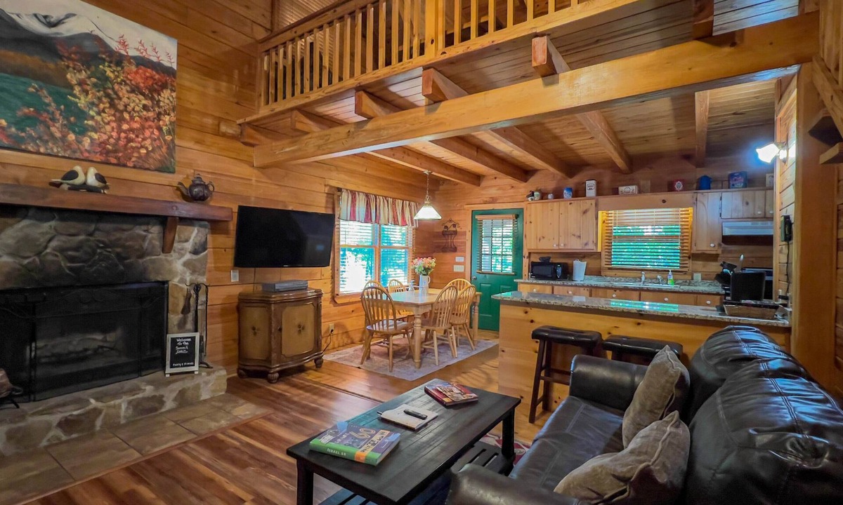 Warm Springs Cabin | Labor Day at The Summit - Wifi and Hot Tub! - Callaway Gardens