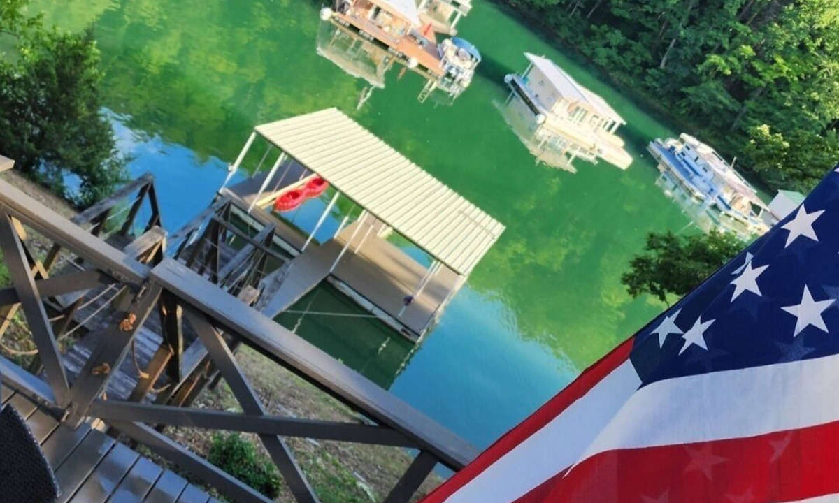 Jacksboro Cottage | Lake front cottage- Covered boat slip-2bdrm in Jacksboro