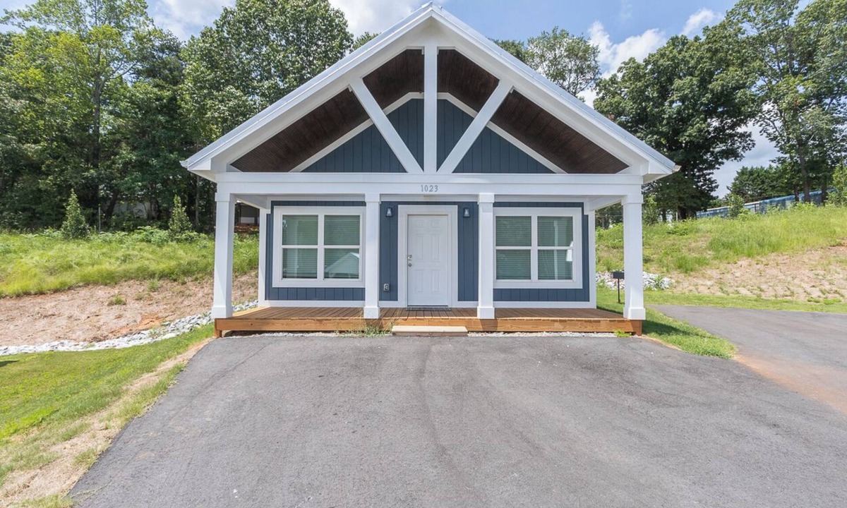 Townville Cabin | Lake Hartwell Cabins-15 Minutes to Clemson-Near Green Pond Landing