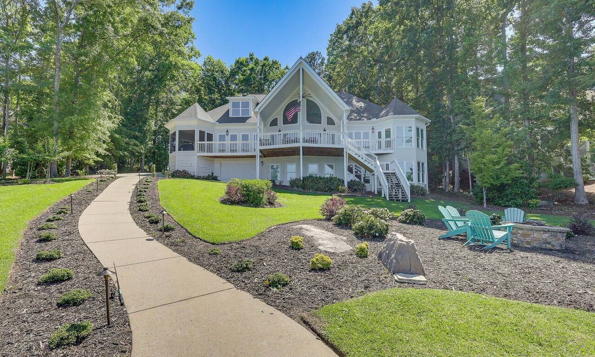 Lake Oconee House | Lake Lyfe Oconee - Game Room, Dock, Firepit