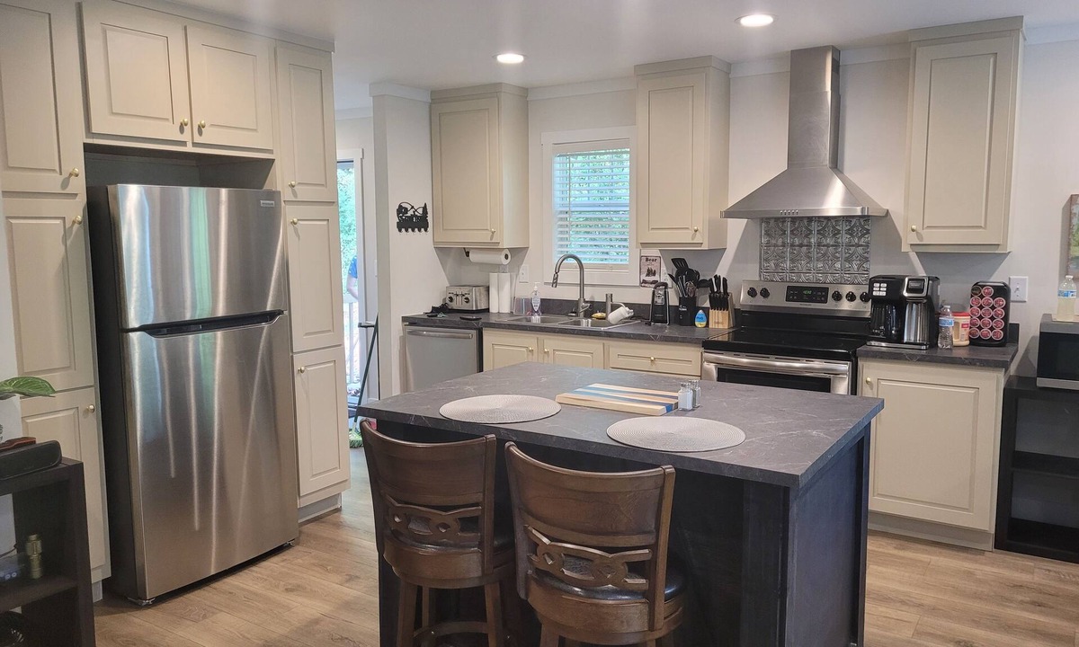 Martin House | Lake view charming 2-bedroom house with WiFi in Martin.