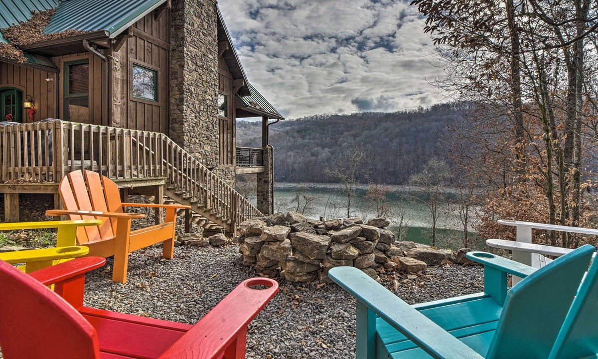 Tazewell Cabin | Lakefront cabin with fire pit, lift down to the dock, hot tub, bean bag toss