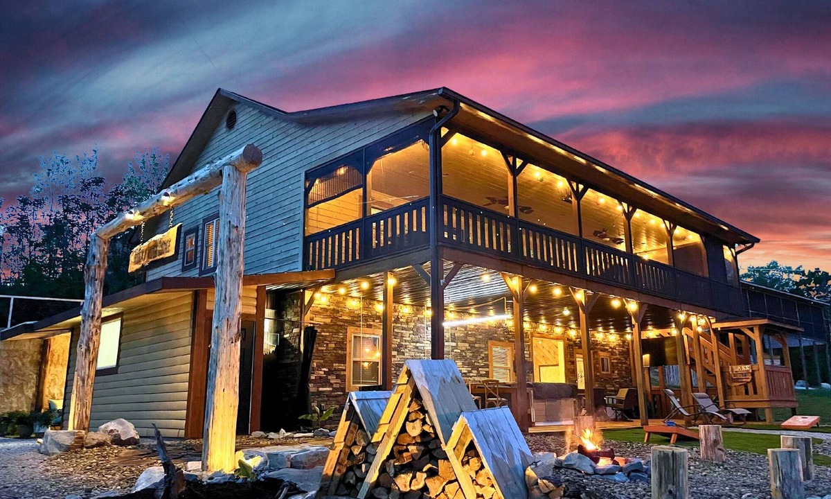 La Follette Cabin | Lakefront, covered dock, hot tub, game/pool rm, 4wd trails, firepits, 22 people