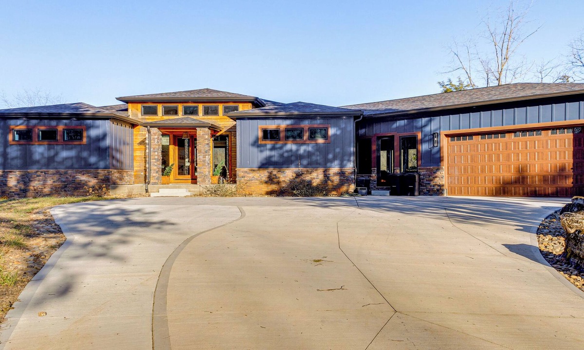 Jacksboro House | Lakefront Gem: Dock & Hot Tub in Jacksboro