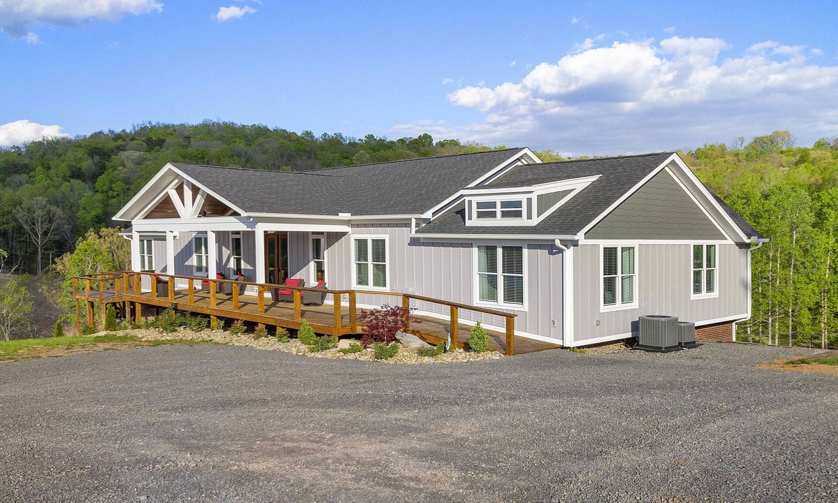 Maynardville House | Lakefront Getaway at Swan Seymour w/Kayaks