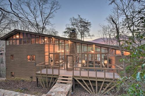 Jasper House | Lakefront ‘Glass House’ Cabin w/Mountain Views!