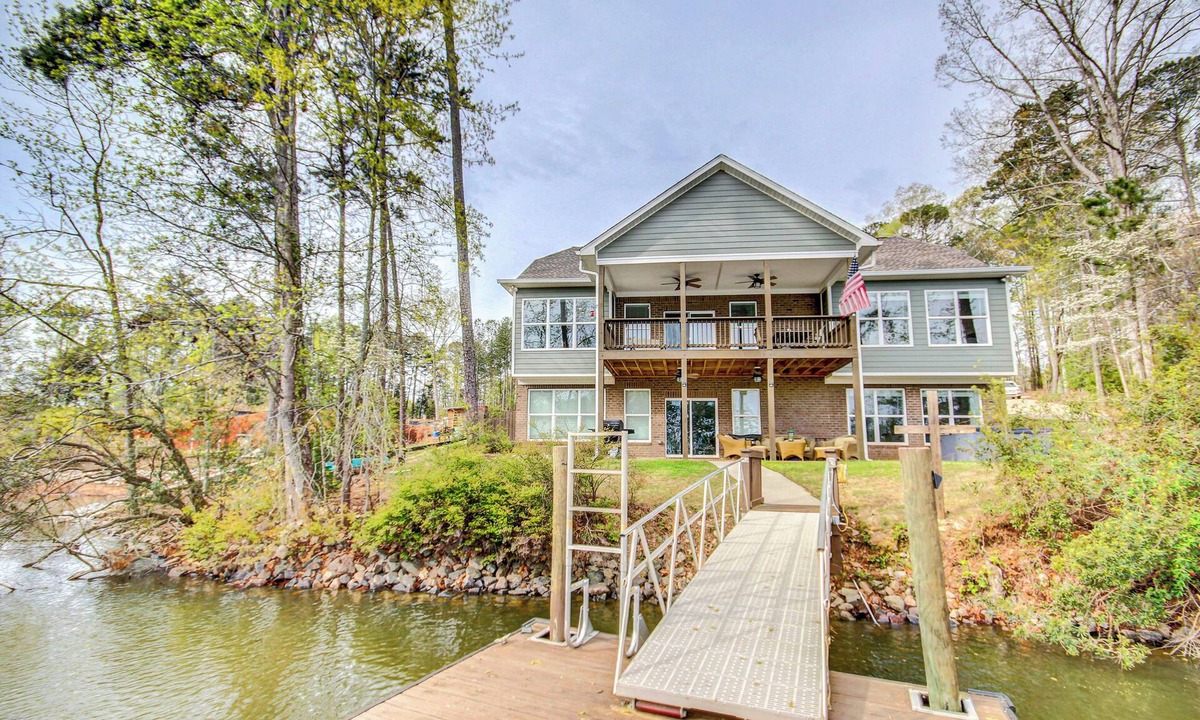 Leesville House | Lakefront Leesville Retreat w/Private Dock!