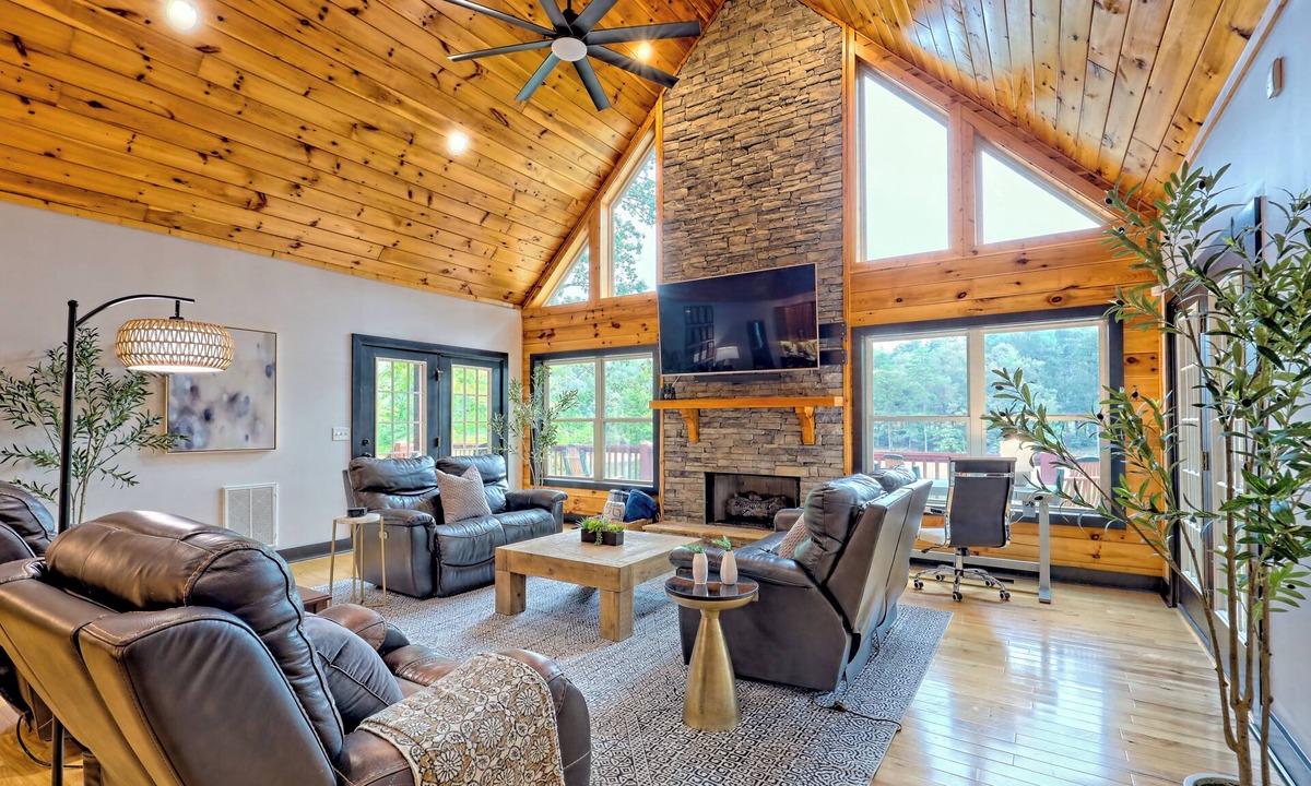Blairsville House | Lakefront Luxury w/Dock + Fenced Yard