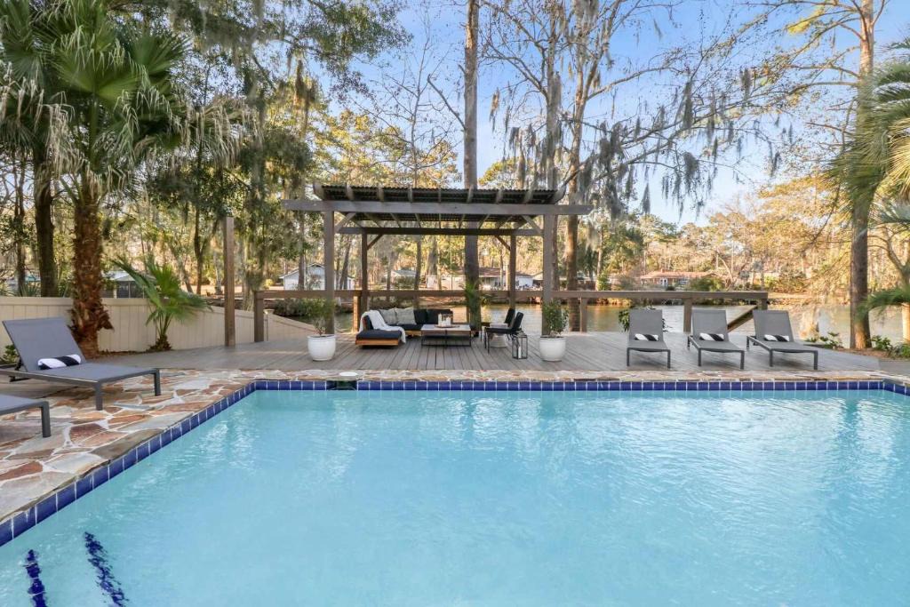 Talahi Island House | Lakefront Oasis Pool & Hot Tub