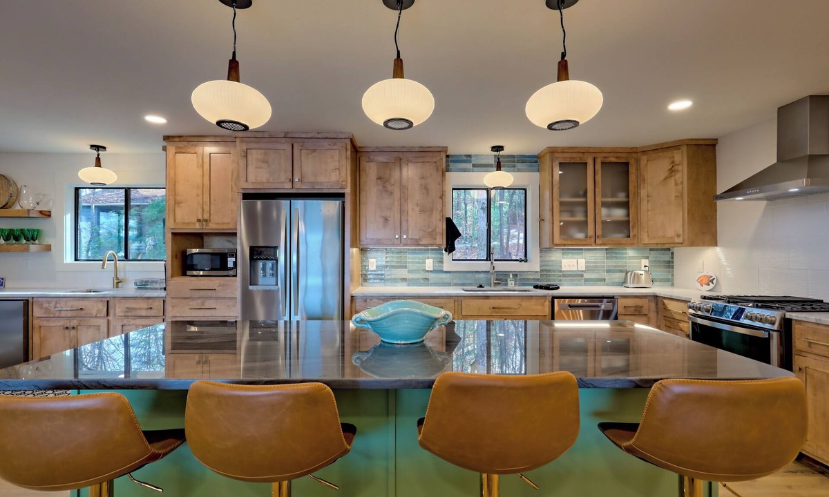 Cedar Cliff House | Lakeside Therapy by Chatuge Home Concierge | Lakefront · Dock · Firepit · Ping Pong