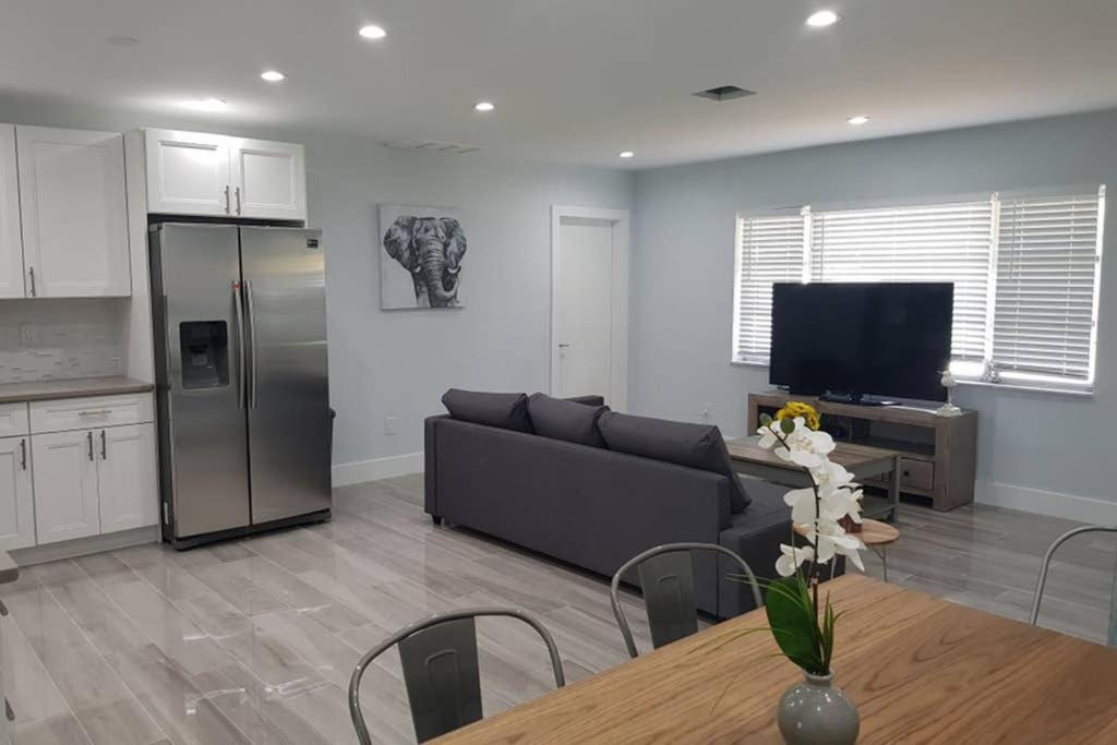 Davie House | Lakeside Vacation Home