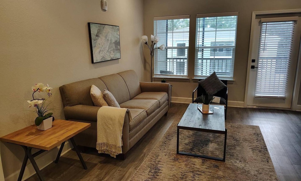 Newberry Apartment | Landing | Amazing 2BD, Gym, Pool