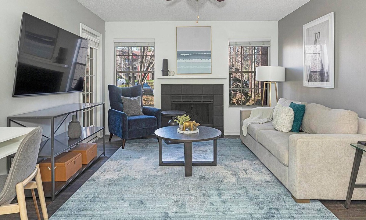 Sunbeam Apartment | Landing | Chic 1BD, Courtyard, Gym